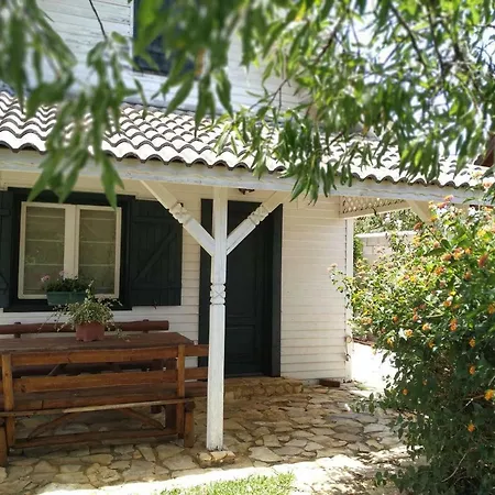Holiday home Tranquila Casa De Madera *